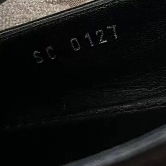 LOUIS VUITTON** RARE**WOMENS MONOGRAM LOAFERS FLAT WITH TASSELS 40 Fit like 8.5 - Picture 2 of 7